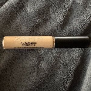 MAC NC20 Studio Fix 24HR Concealer